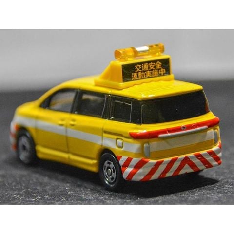  Tomica 88 Nissan Elgrand Road Patrol Car 