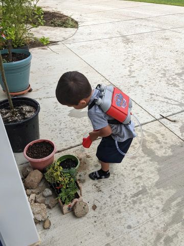  Bình phun nước đeo lưng Paw Patrol Little Kids Water Backpack 