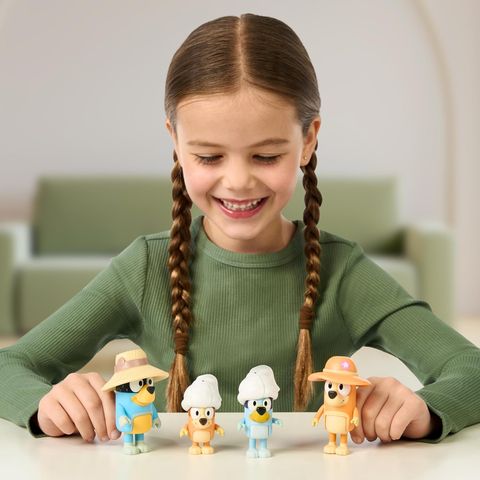  Bluey Holiday Figure 4-Pack Family Trip 