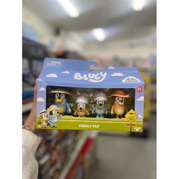 Bộ mô hình 4 nhân vật Bluey Holiday Figure 4-Pack Family Trip