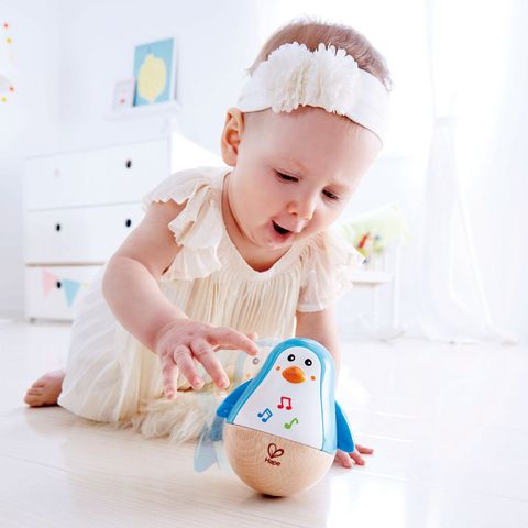  Đồ chơi lật đật gỗ Hape Penguin Musical Wobbler E0331 