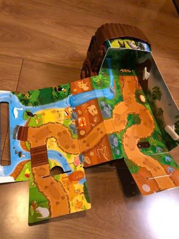  Xe buýt hình sư tử chở động vật Lion Bus 