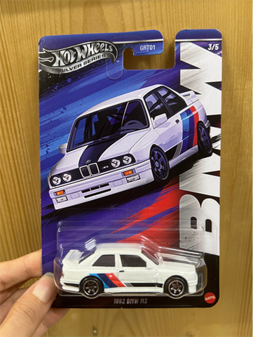  JBY56/GRT01 Siêu xe Hot Wheels Celebrations BMW 3.0 CS 