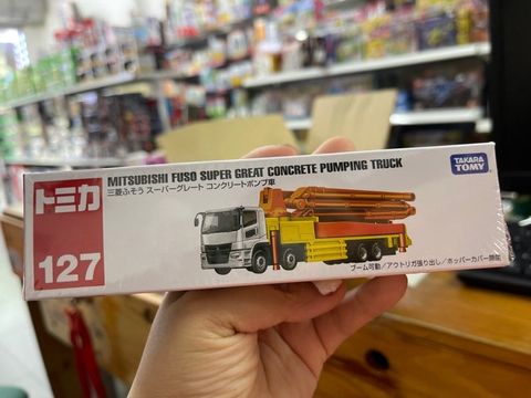  Tomica 127 a Mitsubishi fuso super Great Concrete Pumping truck 