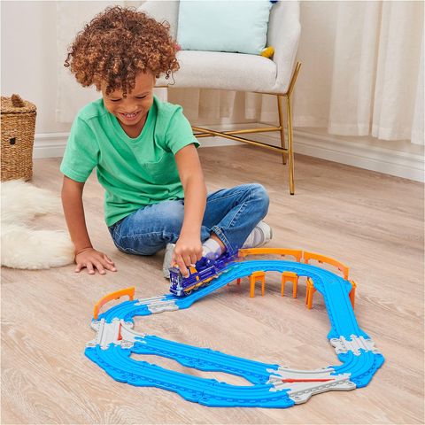  6060209 -Mighty Express with Milo Toy Train, 32-Piece ( da gom tau xanh) 