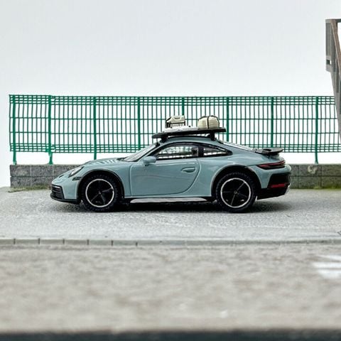  Xe mô hình Mini GT 780 Porsche 911 Dakar Shade Green Metallic LHD 1:64 