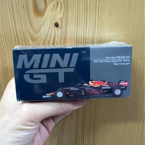  Xe mô hình MINI GT 1/64 Red Bull RB16B 2021 Winner Car #33 Abu Dhabi Grand Prix Max Verstappen MGT00836-BL 