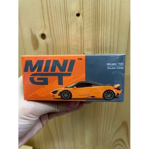  MINI GT 1/64 McLaren 750S McLaren Orange (Left Handle) 