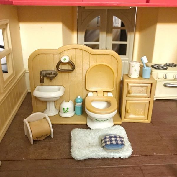 Sylvanian Families Toilet Set