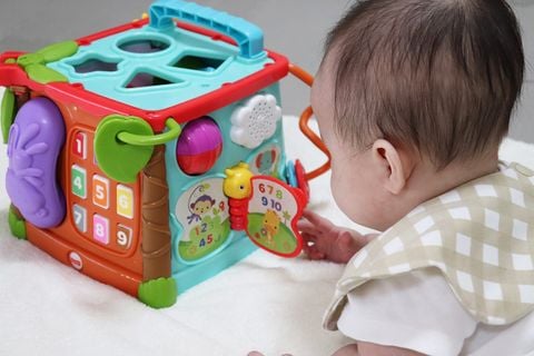  Đồ chơi hộp tương tác Fisher-Price Bilingual Learning Box-DNY97 