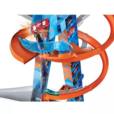  GJM76 Hot Wheels Sky Crash Tower Motorized Track Set with Toy Car 
