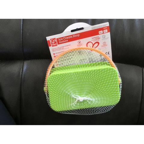  E4002A - Cua hang kem 