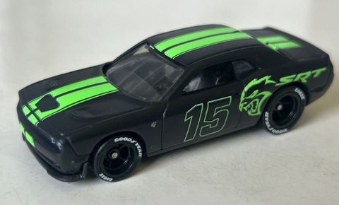  HRW80 Mô hình xe Hot Wheels Neon Speeders 15 DODGE CHALLENGE 