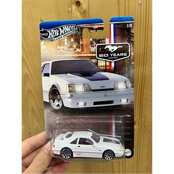 Siêu xe mô hình 23win04 84 Ford Mustang SVO - trắng JBY5/GRT01