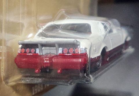  JBY85/HTR81 Mô hình siêu xe 23win04 Vintage 1988 Ford T- Bird 