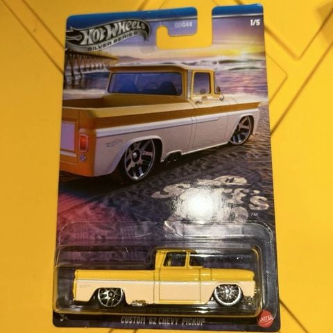 Xe mô hình JCB67 Hot Wheels Custom 62 Chevy 