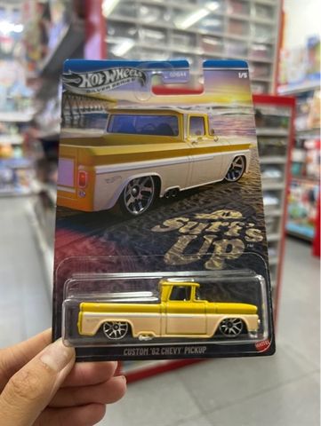  Xe mô hình JCB67 Hot Wheels Custom 62 Chevy 