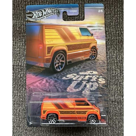  Xe mô hình JCB66 Hot Wheels CUSTOM '77 DODGE VAN 
