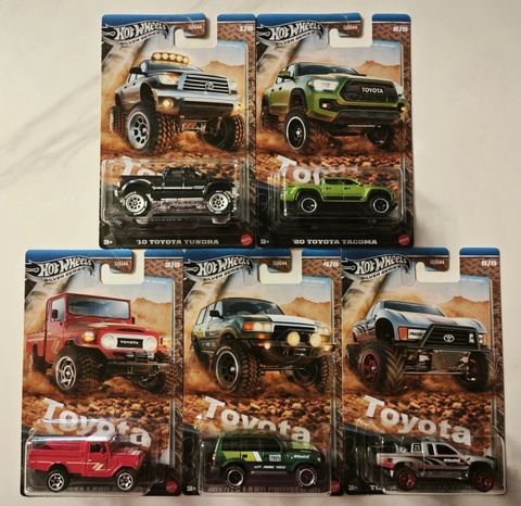  Xe mô hình JCB71 Hot Wheels '10 TOYOTA TUNDRA 