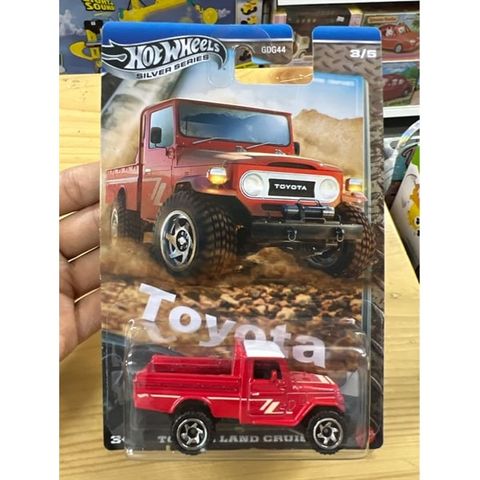  Mô hình xe JCB73 Hot Wheels Toyota Land Cruiser 