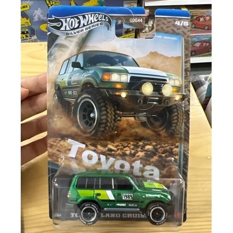  Mô hình xe JCB74 Hot Wheels 2020 Toyota Land Cruiser 