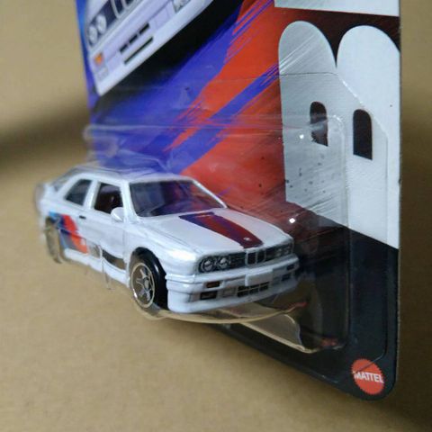  JBY56/GRT01 Siêu xe Hot Wheels Celebrations BMW 3.0 CS 