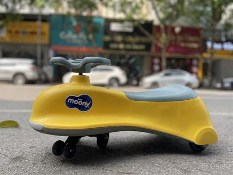  Xe lắc trẻ em có nhạc Moony 230810 