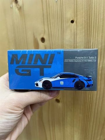  Xe mô hình Mini GT 735 Porsche 911 Turbo S Safety Car 2023 IMSA Daytona 24hrs 