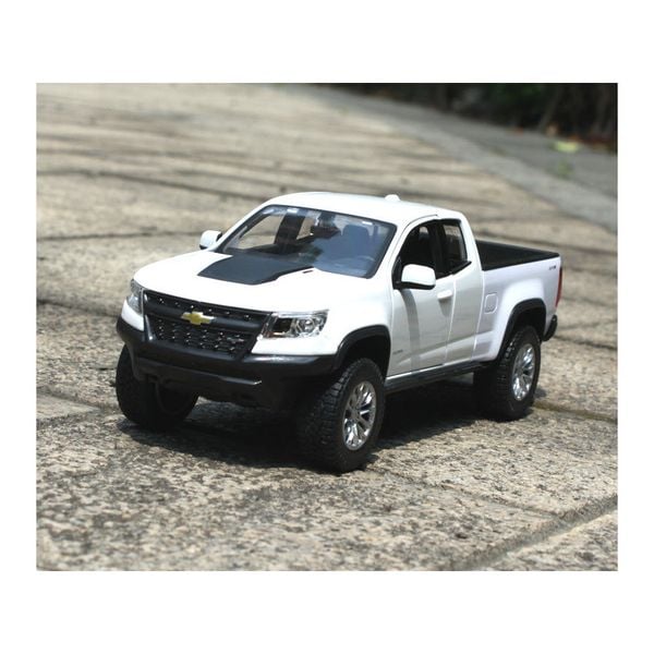 Xe mô hình CHEVROLET COLORADO ZR2( Trắng ) 31517- 1:25