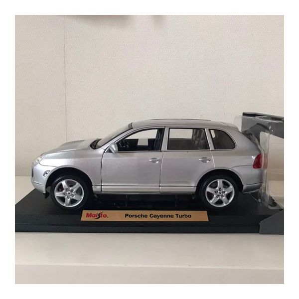 Xe Porsche Cayenne Turbo M31634