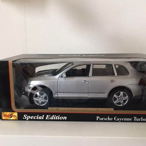 M31634- Xe Porsche Cayenne Turbo 
