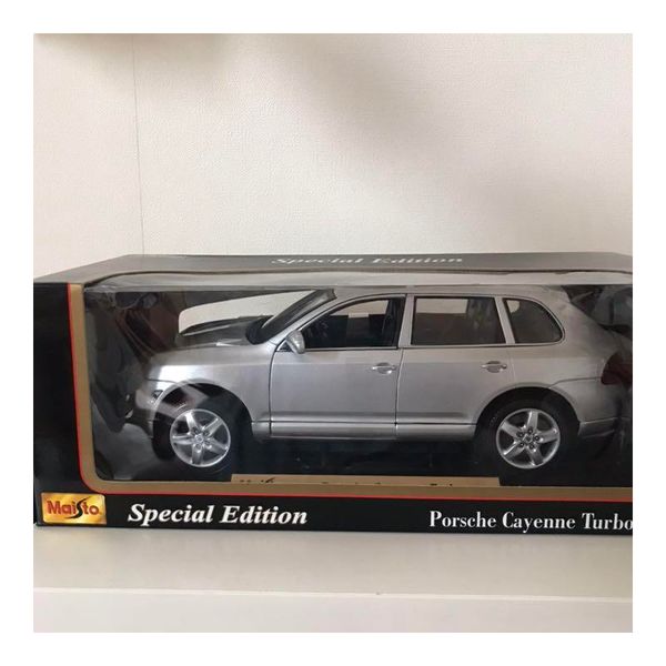 Xe Porsche Cayenne Turbo M31634