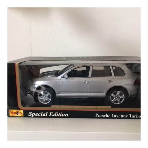 M31634- Xe Porsche Cayenne Turbo 