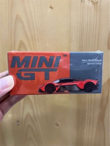  Xe mô hình MINI GT 1/64 Aston Martin Valkyrie Maximum Orange 