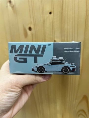  Xe mô hình Mini GT 780 Porsche 911 Dakar Shade Green Metallic LHD 1:64 