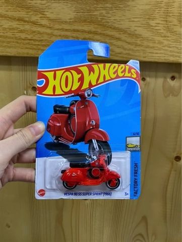  HXP89 Hot Wheels Basic Car Vespa 90 SS Super Sprint (1966) 