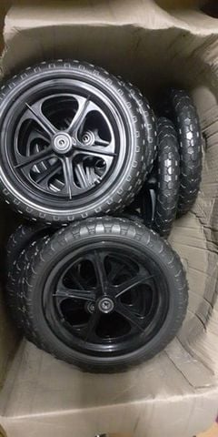  Lốp Cruzee thay thế - vành đen 