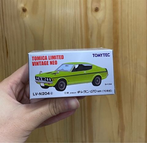  Mô hình Tomytec Tomica Limited Vintage Neo 1/64 LV-N204d Mitsubishi Colt Galant GTO MR 70 Green 