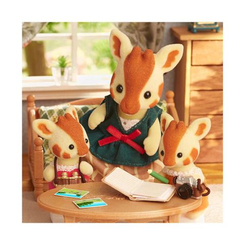  Sylvanian Families Calico Critters Highbranch Giraffe Family CC1977 