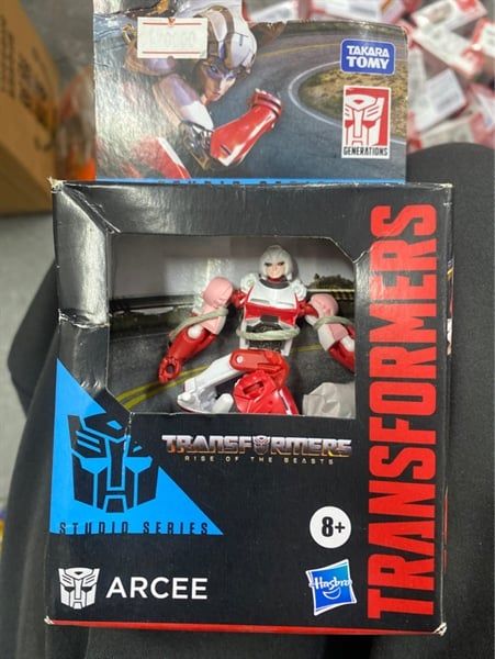  Hasbro F7228 Studio Series Arcee Transformers 