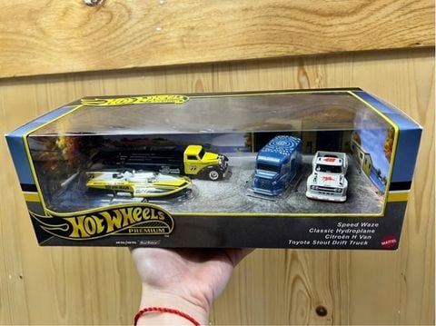  HRT51 Hot Wheels Premium Collector Set - Motorhead Madness 