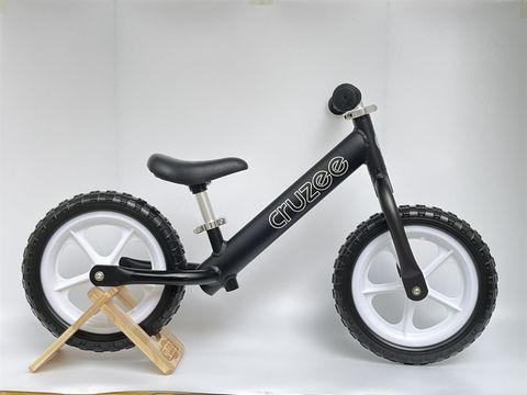  Xe Cruzee màu đen 
