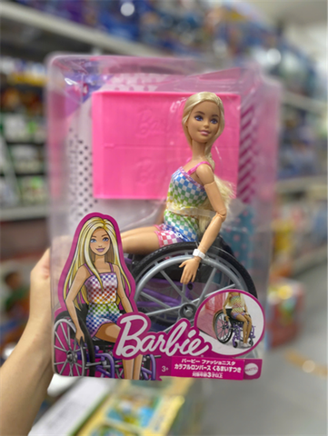  HJT13 Barbie Fashionistas Doll with Wheelchair 