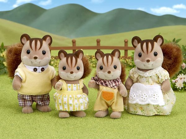 Gia Đình Sóc Walnut Sylvanian Families FS-17 Walnut Squirrel Family