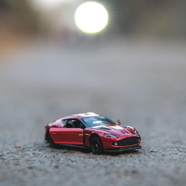  Mô hình xe Tomica No.10 Aston Martin Vanquish Zagato 