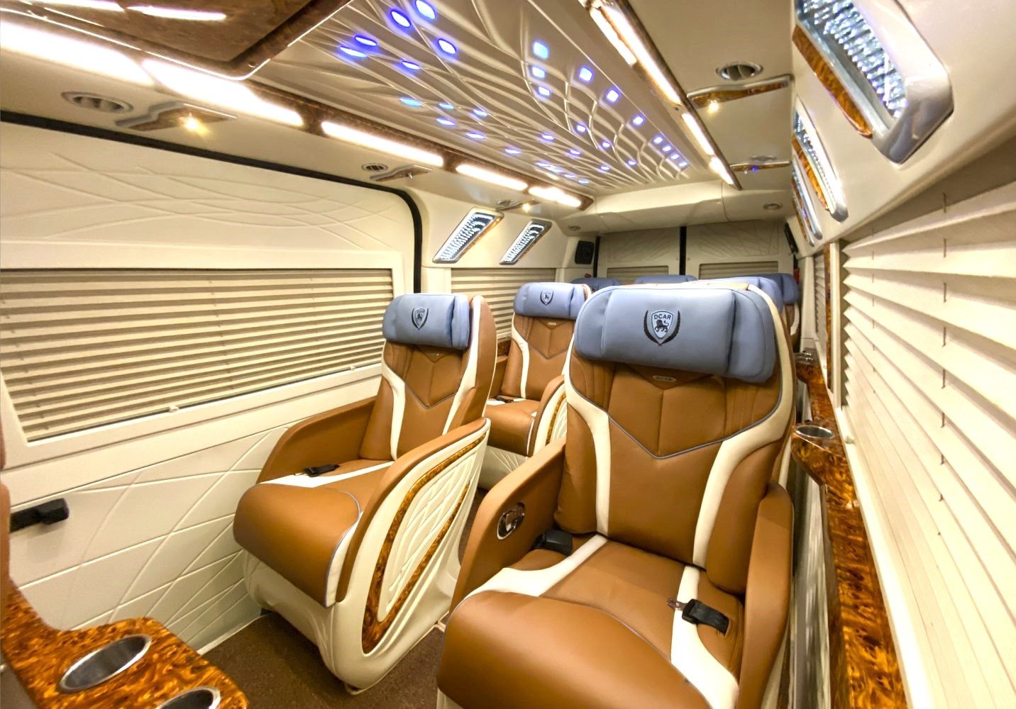  Thuê xe limousine 9 chỗ 