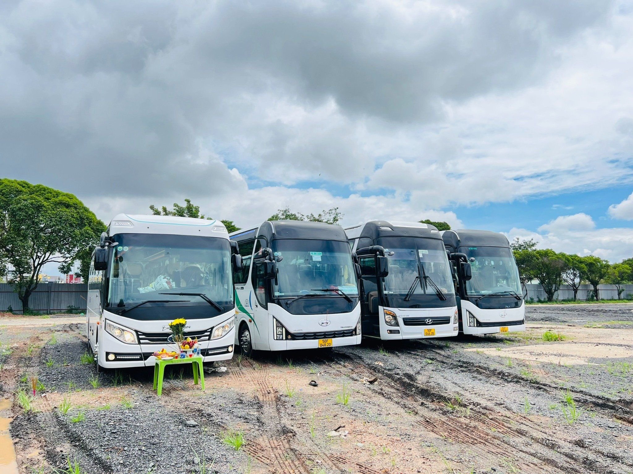2025] Bảng giá cho thuê xe 33 chỗ tại Tphcm – Cho thuê xe 7, 16, 29, 34, 45  chỗ, xe limousine uy tín