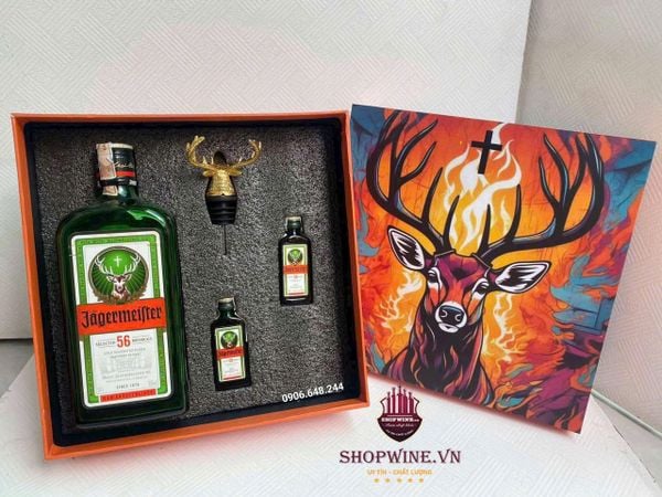  Rượu Jagermeister Hộp Quà 700ml Kèm 2 Chai mini + 1 Vòi Rót màu đồng 