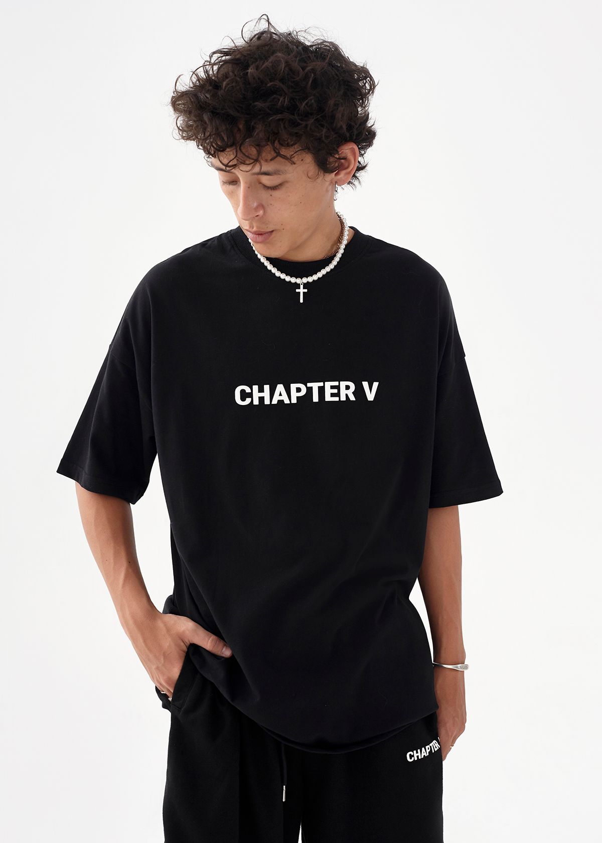 CHAPTER V Oversized T-Shirt - Black
