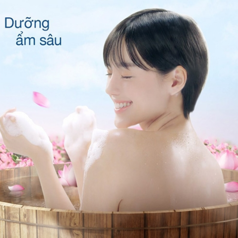 Sữa tắm dưỡng thể ẩm mịn Dove Sakura Blossoms 500g